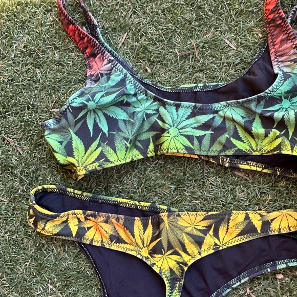 Rasta Colored Bikini Set - Picture 4 of 5